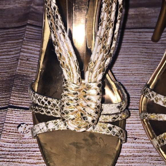 Carlos Santana Gold Snake Print Sandal Size 6 - Picture 5 of 12